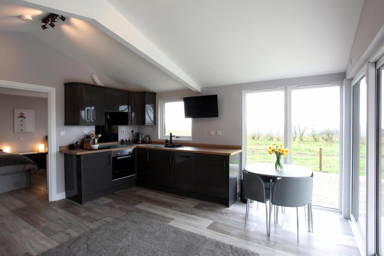Deerfin Rentals Private Chalet with Hot Tub Ballymena Buitenkant foto
