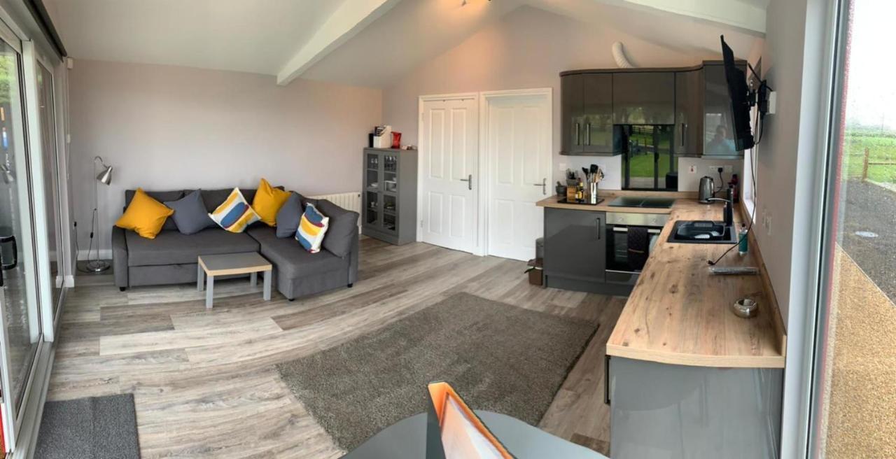 Deerfin Rentals Private Chalet with Hot Tub Ballymena Buitenkant foto