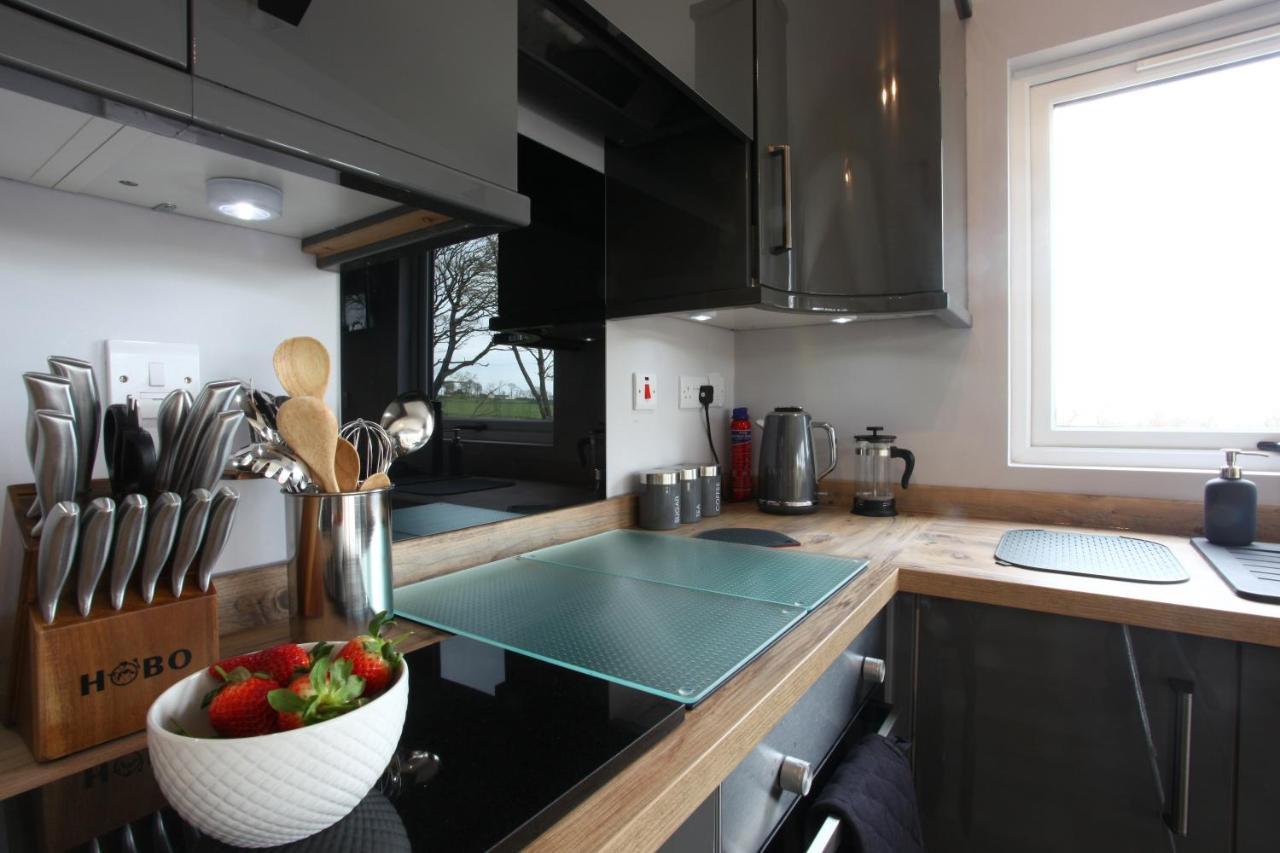 Deerfin Rentals Private Chalet with Hot Tub Ballymena Buitenkant foto