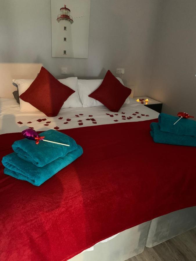 Deerfin Rentals Private Chalet with Hot Tub Ballymena Buitenkant foto