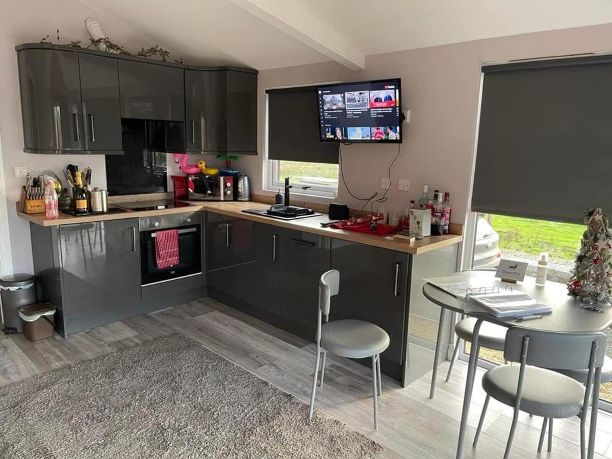 Deerfin Rentals Private Chalet with Hot Tub Ballymena Buitenkant foto